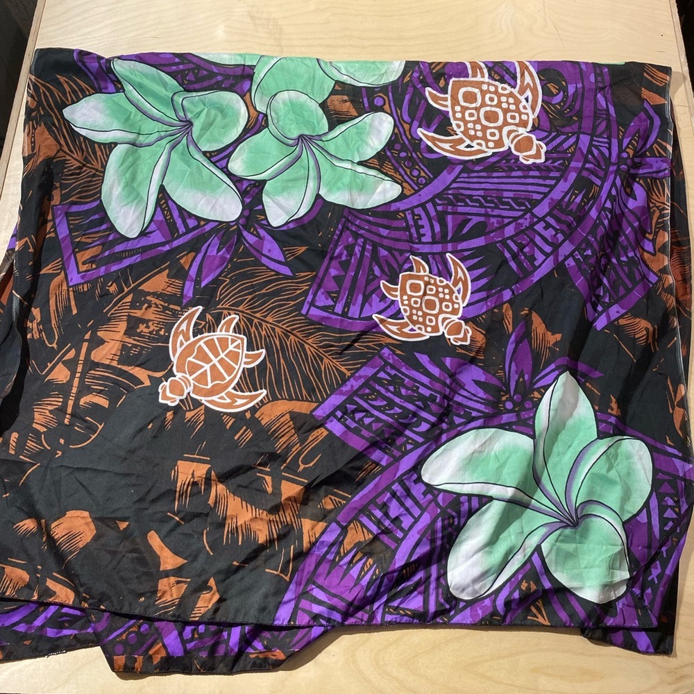Tropical Print Scarf with Turtles (MO) - Picture 9 of 10